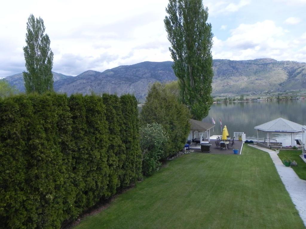 Destiny Beach Resort Osoyoos Oda fotoğraf