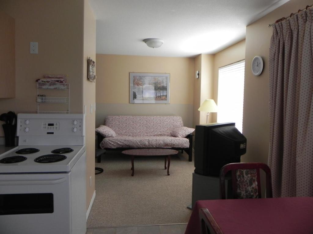 Destiny Beach Resort Osoyoos Oda fotoğraf