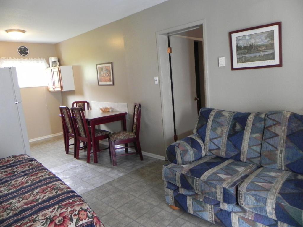Destiny Beach Resort Osoyoos Oda fotoğraf